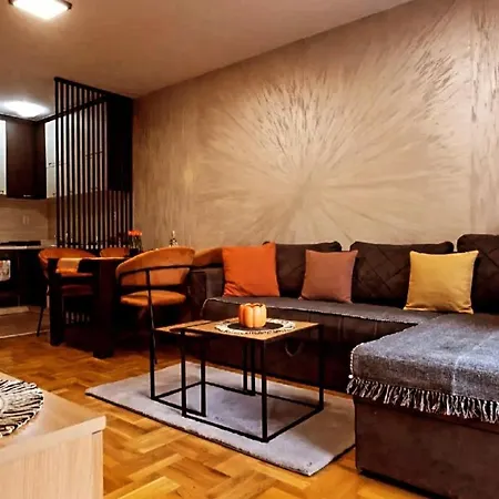 Stan Na Dan Aurora Apartment