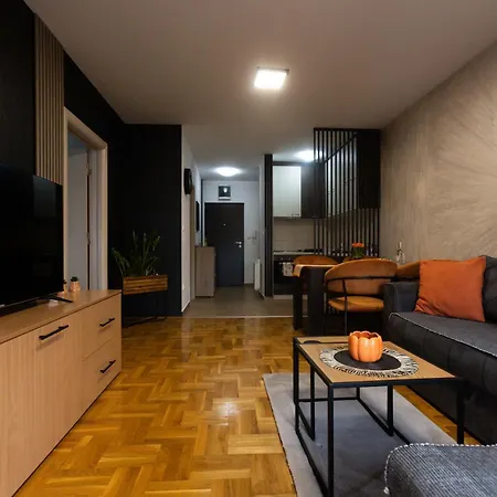 Stan Na Dan Aurora Apartment