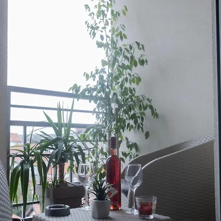 Stan Na Dan Aurora Apartment